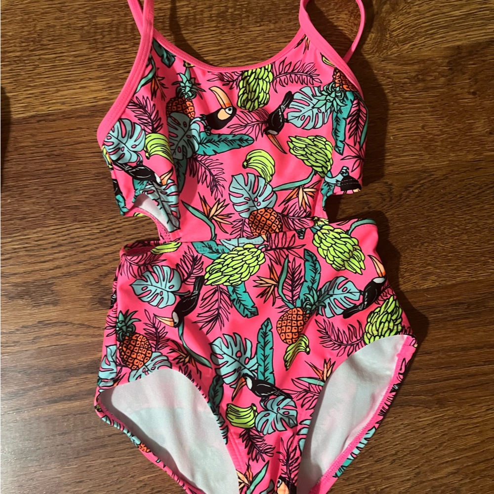 Girls one piece swimsuit size 4/5